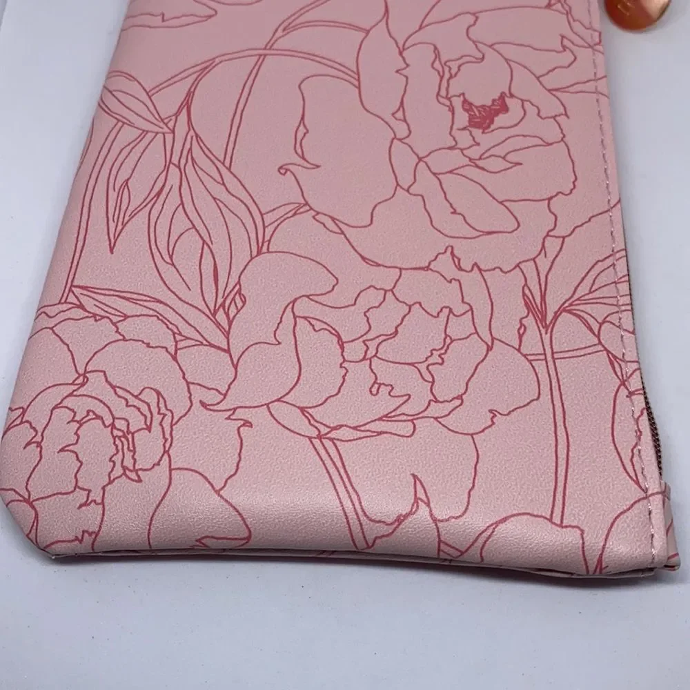 NWT Ipsy May’s bloom-studded Glam Bag